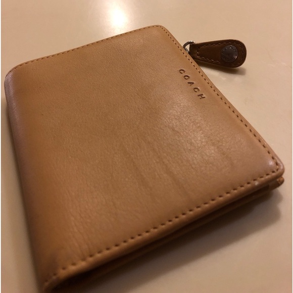 COACH TAN LEATHER SMALL WALLET EUC RETAILS $50 (CAMARILLO) - Picture 7 of 17